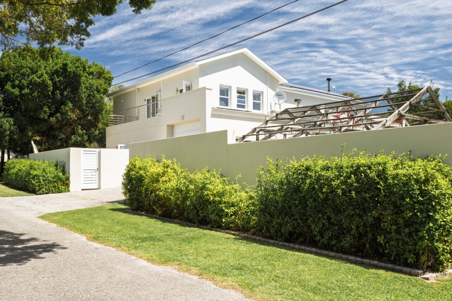 4 Bedroom Property for Sale in Leisure Isle Western Cape